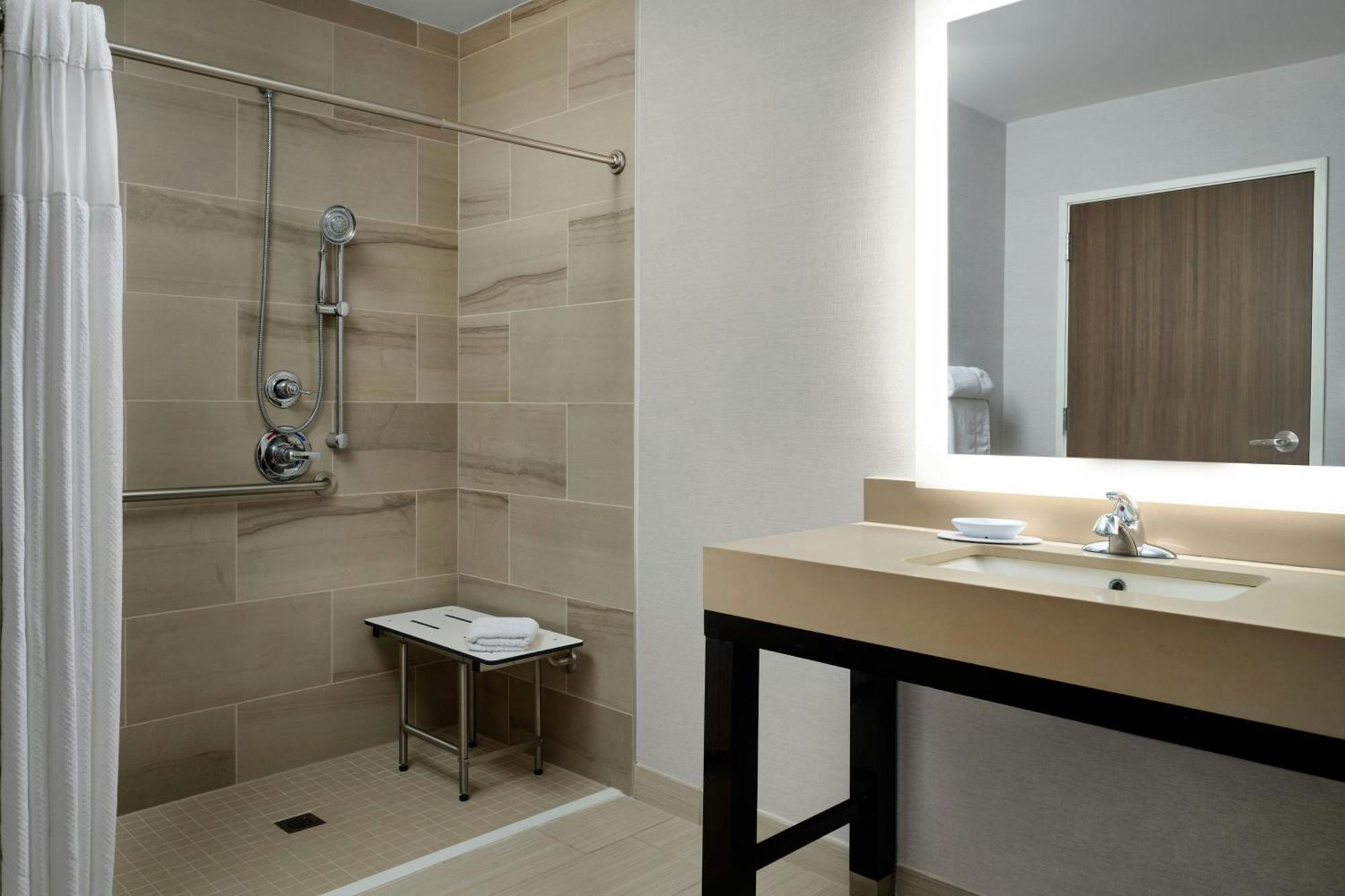Courtyard By Marriott Dallas Dfw Airport North/grapevine Hotel Grapevine
